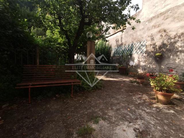 Appartamento in vendita a Pontecimato, Carrara