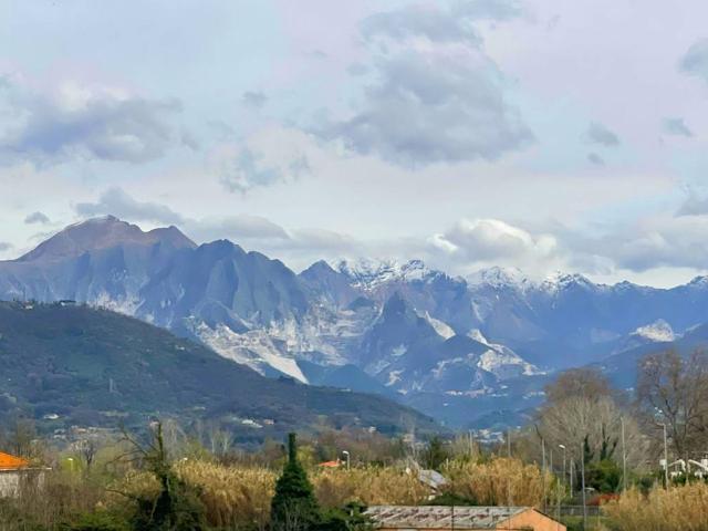 Appartamento in vendita a Carrara, Toscana
