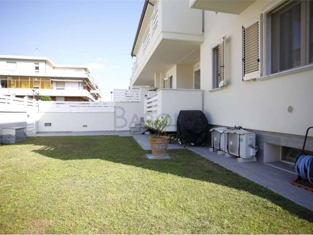 Appartamento in vendita a Marina di Carrara, Carrara
