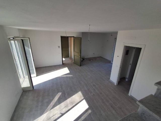 Appartamento in vendita a Carrara, Toscana