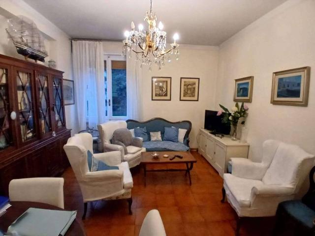 Appartamento in vendita a Carrara, Toscana