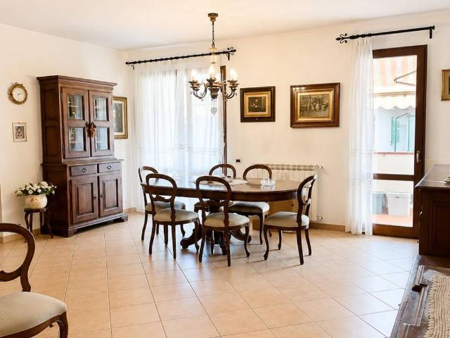 Appartamento in vendita a Carrara, Toscana