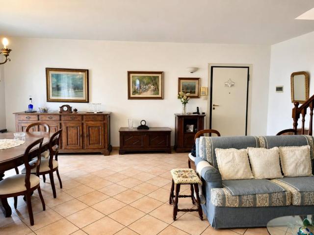 Appartamento in vendita a Carrara, Toscana