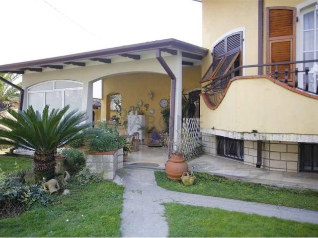 Appartamento in vendita a Carrara, Toscana