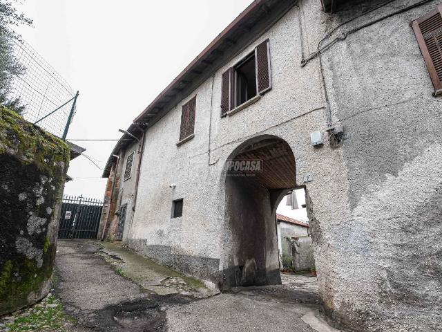 Appartamento in vendita a Carugo, Lombardia