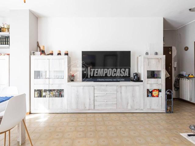 Appartamento in vendita a Carugo, Como