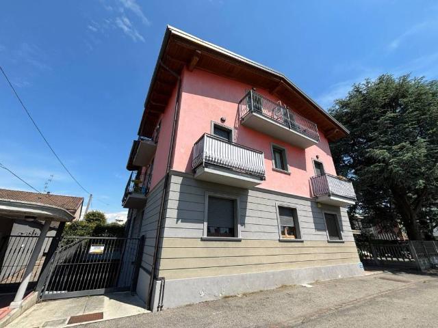 Appartamento in vendita a Carugo, Lombardia