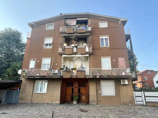 Appartamento in vendita a Carugo, Lombardia