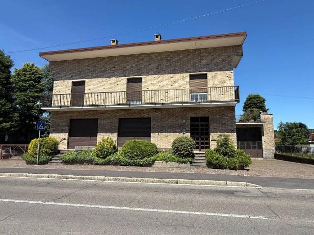 Appartamento in vendita a Carugo, Lombardia