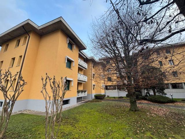 Appartamento in vendita a Carugo, Lombardia