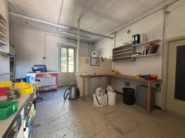 Appartamento in vendita a Carugo, Lombardia