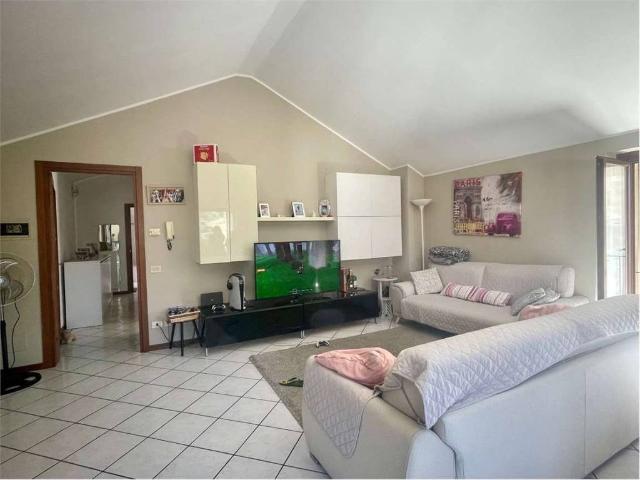 Appartamento in vendita a Giussano, Lombardia
