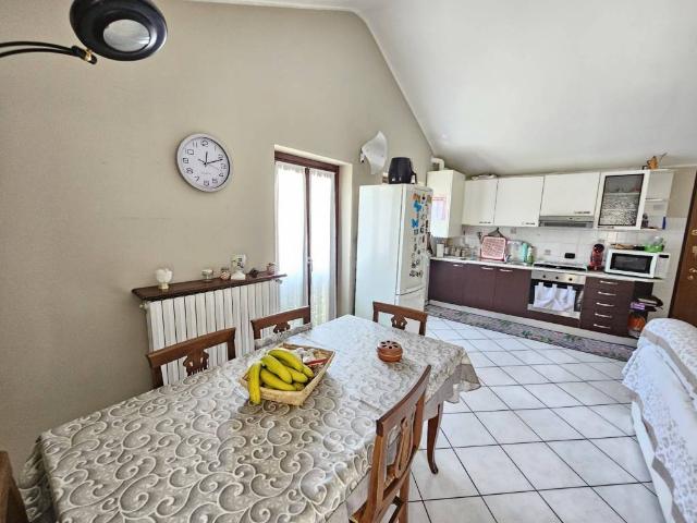 Appartamento in vendita a Giussano, Lombardia