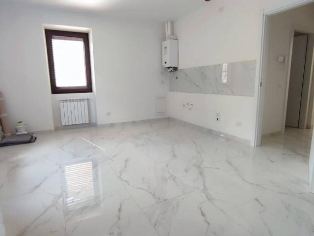 Appartamento in vendita a Carugo, Lombardia