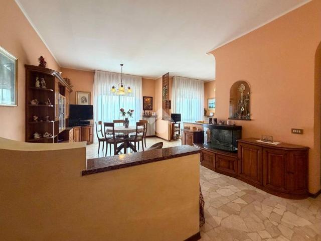Appartamento in vendita a Carvico, Lombardia