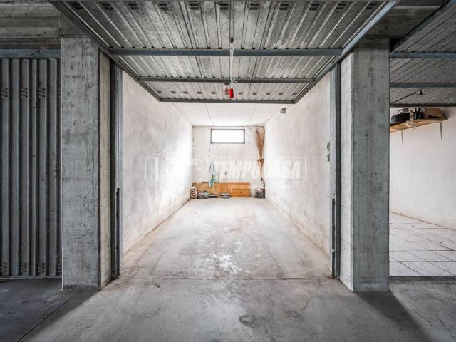 Box in vendita a Tresinaro - Secchia, Re