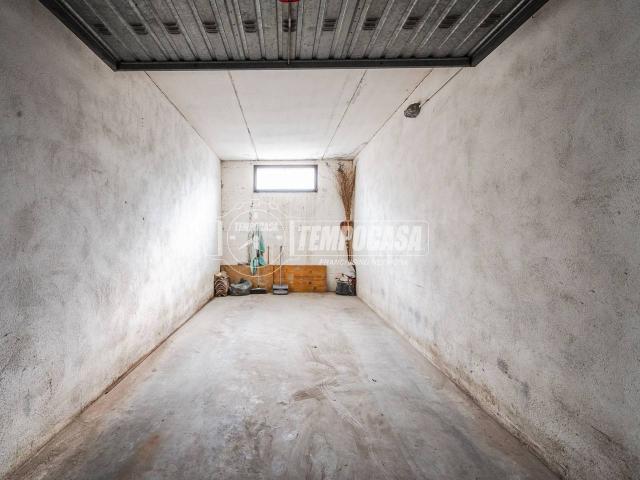 Box in vendita a Tresinaro - Secchia, Re