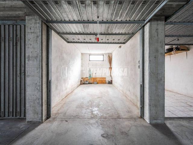 Box in vendita a Tresinaro - Secchia, Re