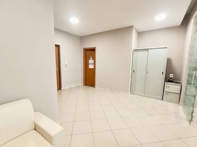 Locale Commerciale in vendita a Casalnuovo Di Napoli, Campania