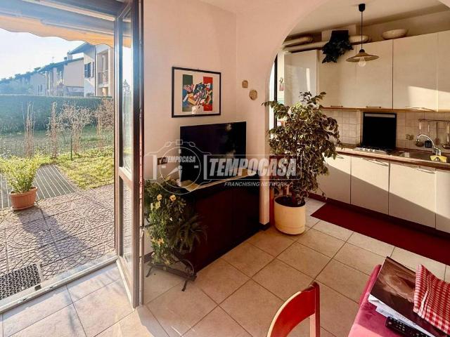 Appartamento in vendita a Casatenovo, Lombardia