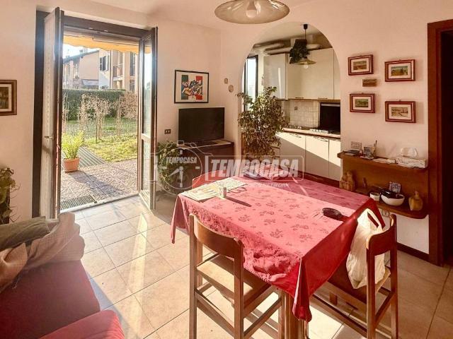 Appartamento in vendita a Casatenovo, Lombardia