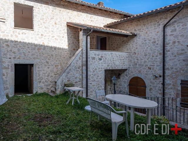 Appartamento in vendita a Cascia, Umbria