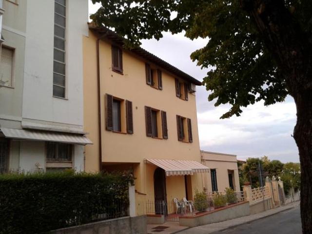 Locale Commerciale in vendita a Casciana Terme Lari, Toscana
