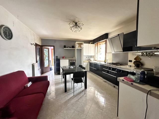 Appartamento in vendita a Casciavola, Cascina