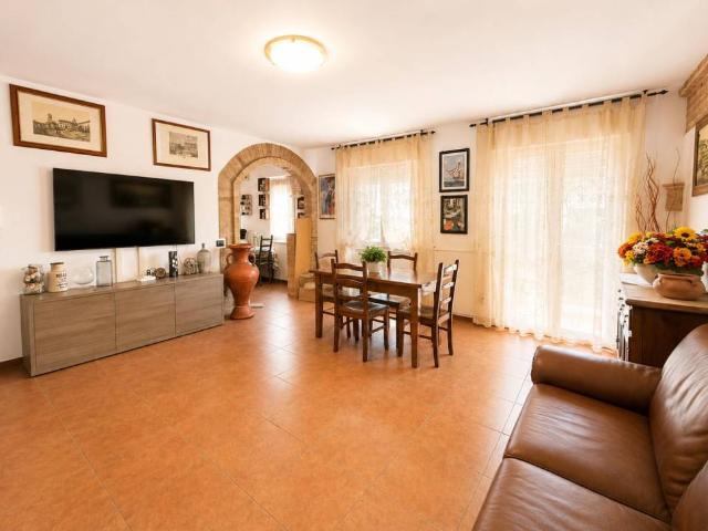 Appartamento in vendita a Marciana, Cascina