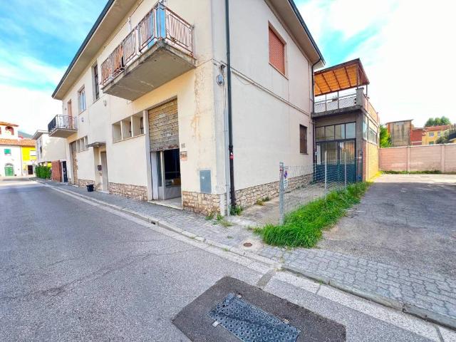 Appartamento in vendita a Cascina