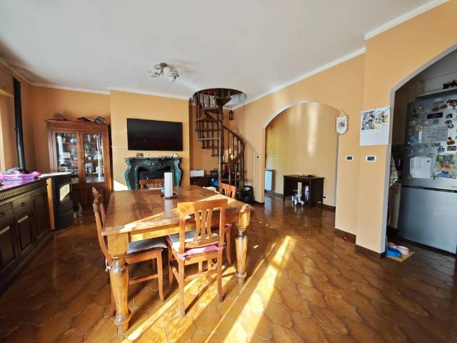 Appartamento in vendita a Casella, Liguria