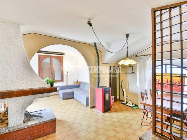 Appartamento in vendita a Caslino D'erba, Lombardia