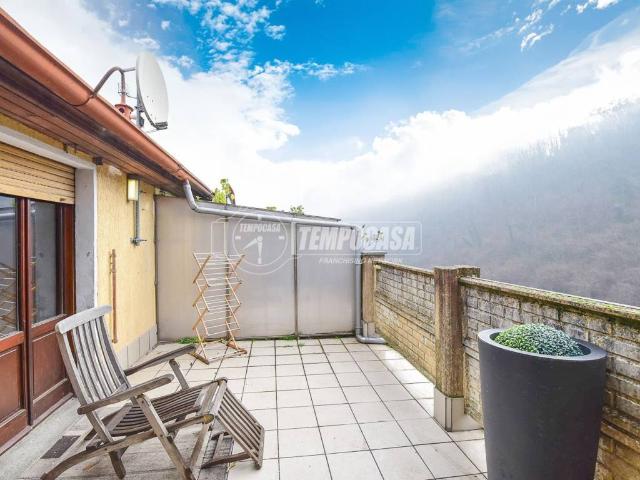 Appartamento in vendita a Caslino D'erba, Lombardia