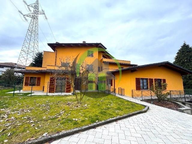 Appartamento in vendita a Casnigo, Lombardia