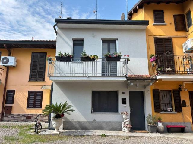 Villa Indipendente in vendita a Casorate Primo, Lombardia