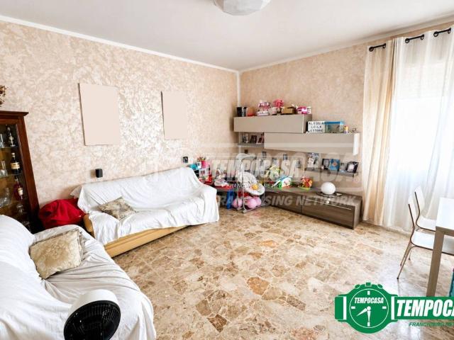 Appartamento in vendita a Casorate Primo, Lombardia
