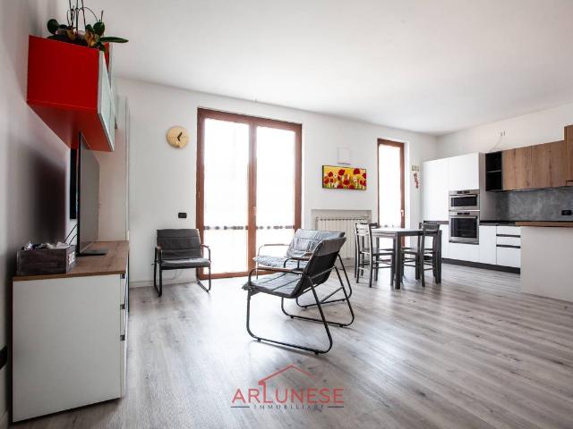 Appartamento in vendita a Casorezzo, Lombardia