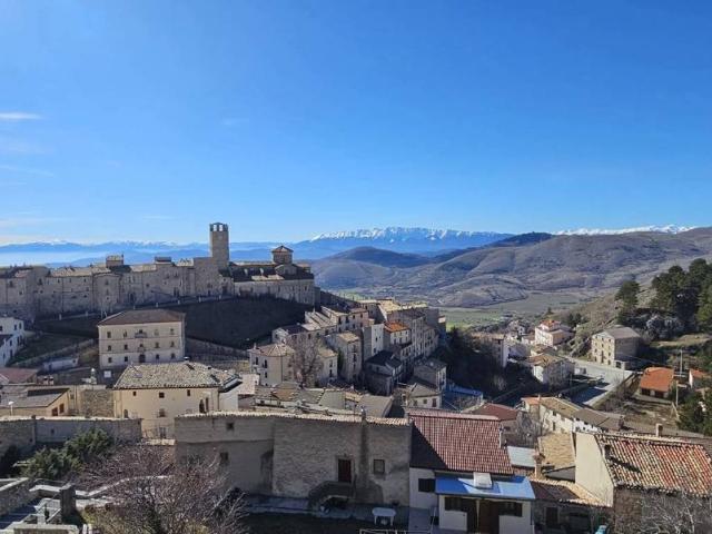 Appartamento in vendita a Castel Del Monte, Abruzzo