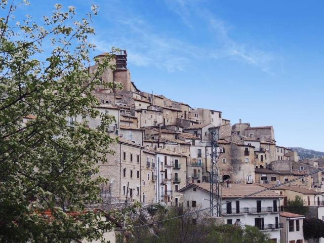 Appartamento in vendita a Castel Del Monte, Abruzzo