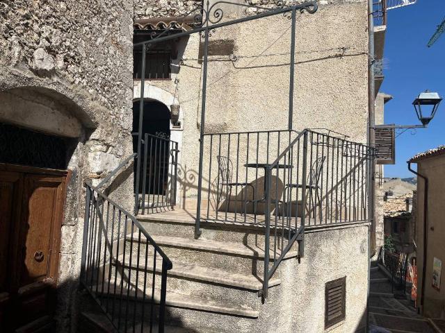 Appartamento in vendita a Castel Del Monte, Abruzzo