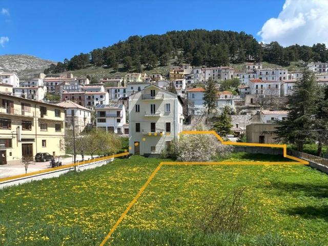 Appartamento in vendita a Castel Del Monte, Abruzzo