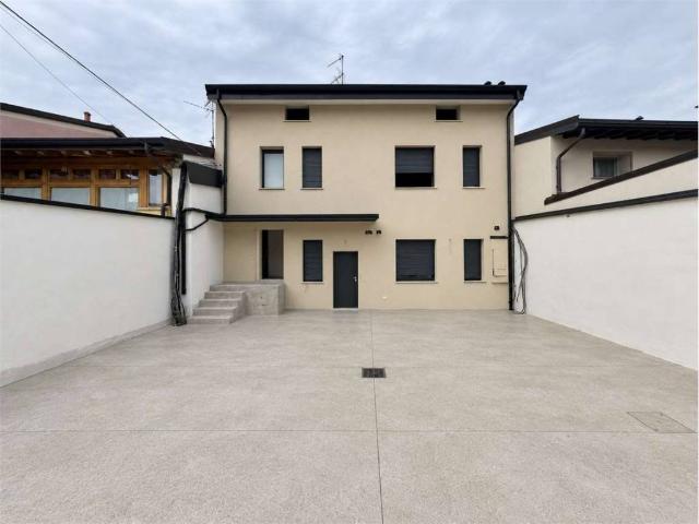 Appartamento in vendita a Castelcovati, Brescia