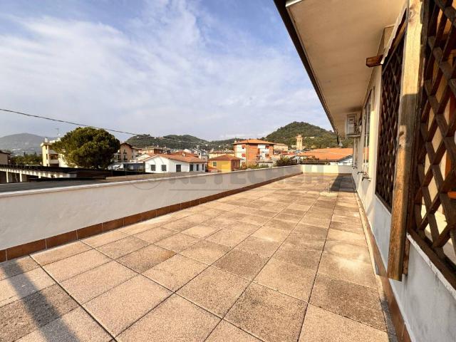 Appartamento in vendita a Castelgomberto, Veneto