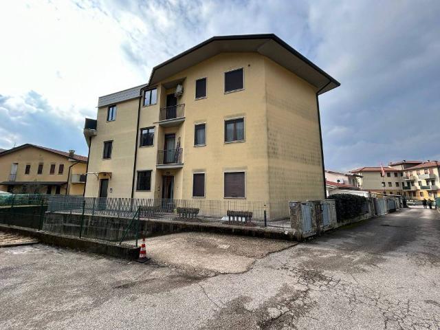 Appartamento in vendita a Castelgomberto, Veneto