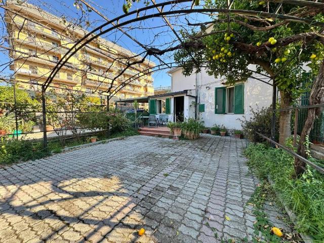 Villa Indipendente in vendita a Pioppaino, Castellammare Di Stabia