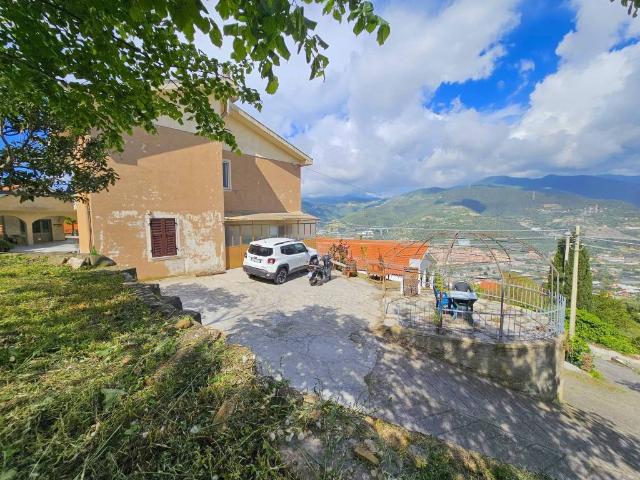 Villa Indipendente in vendita a Castellaro, Liguria