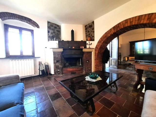 Appartamento in vendita a Castellina Marittima, Toscana