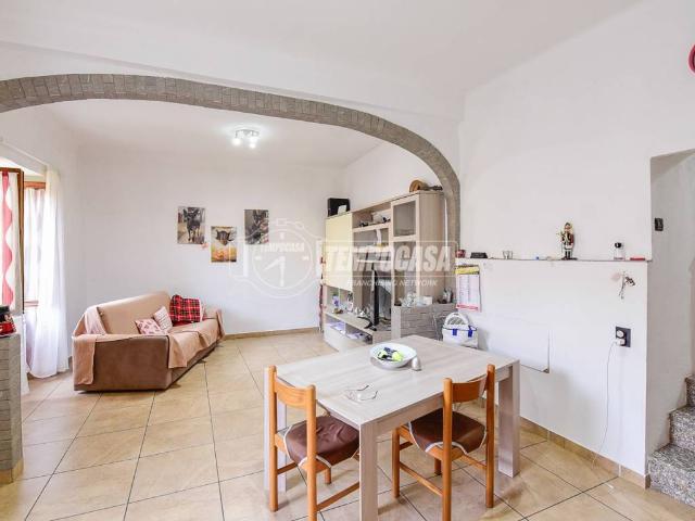 Appartamento in vendita a Castelmarte, Lombardia