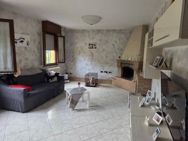 Appartamento in vendita a Terra di Mezzo, Re