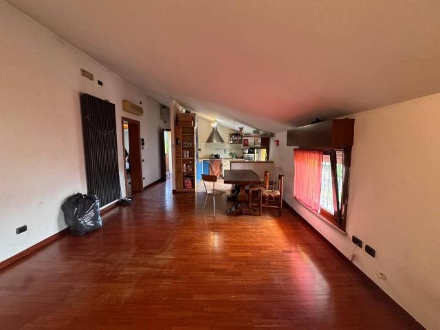 Appartamento in vendita a Terra di Mezzo, Re